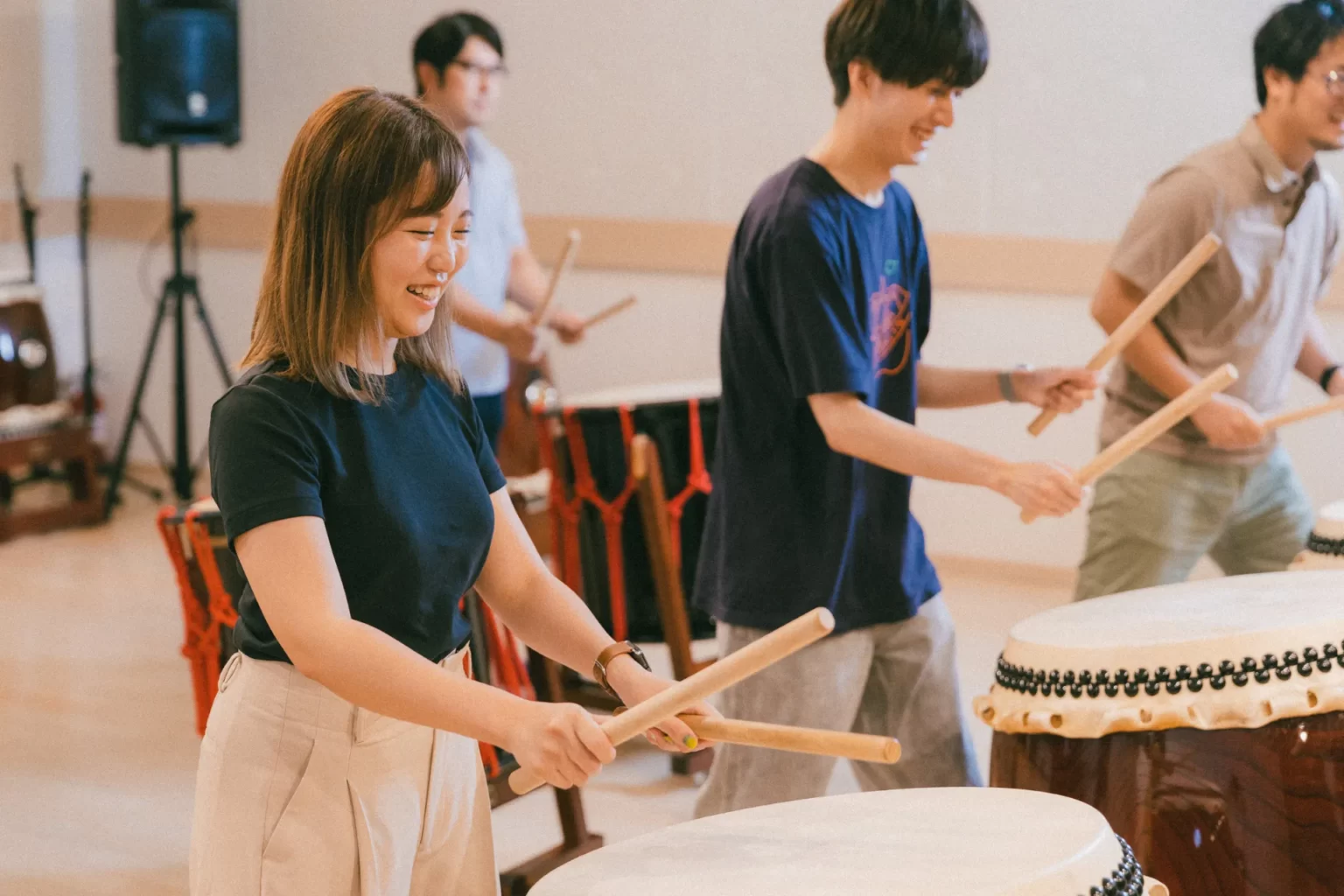 We offer one-hour workshops and games using taiko for corporate and municipal team building.