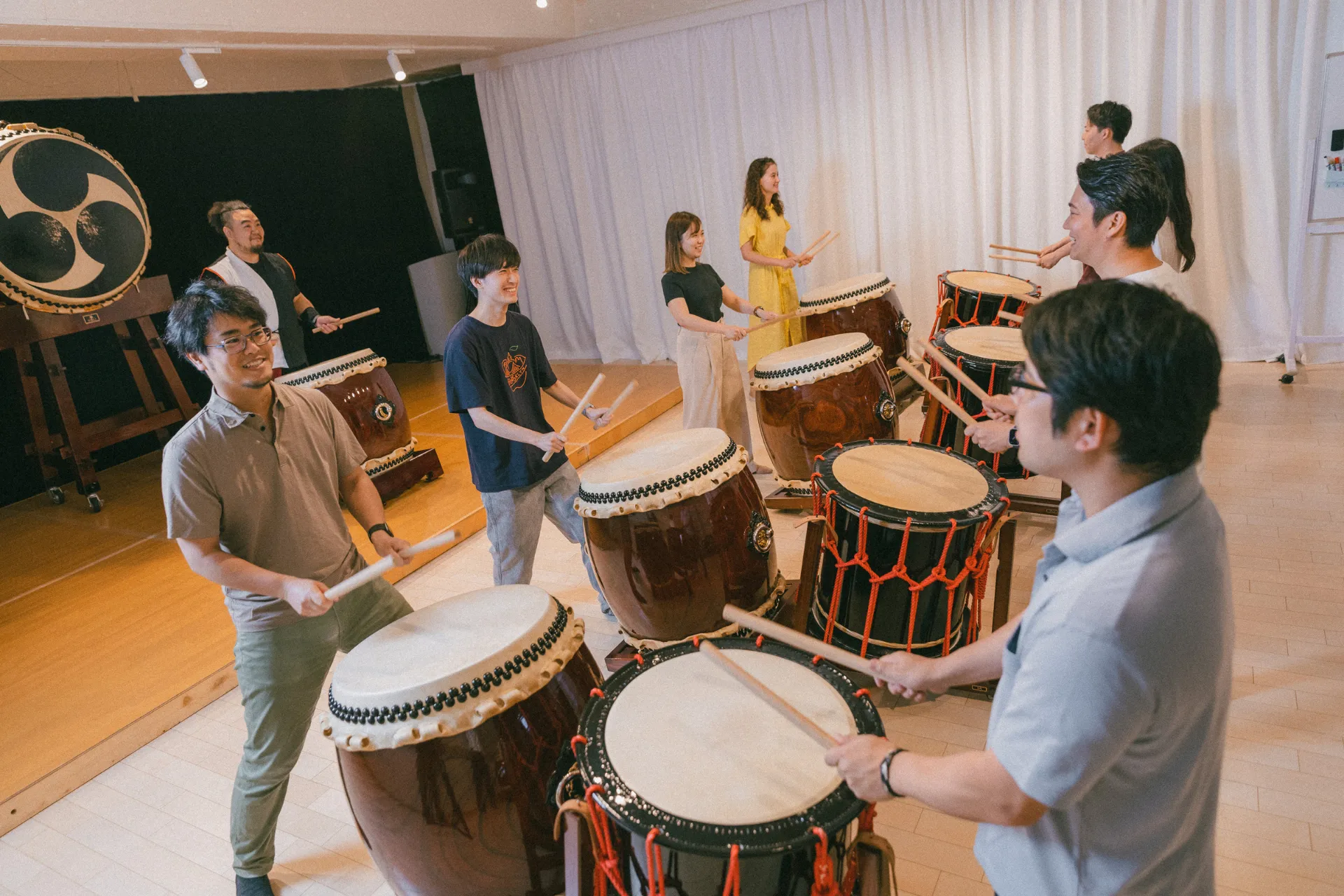 Japanese drum "TAIKO" workshop is a team-building activity that everyone can enjoy together using taiko drums.
